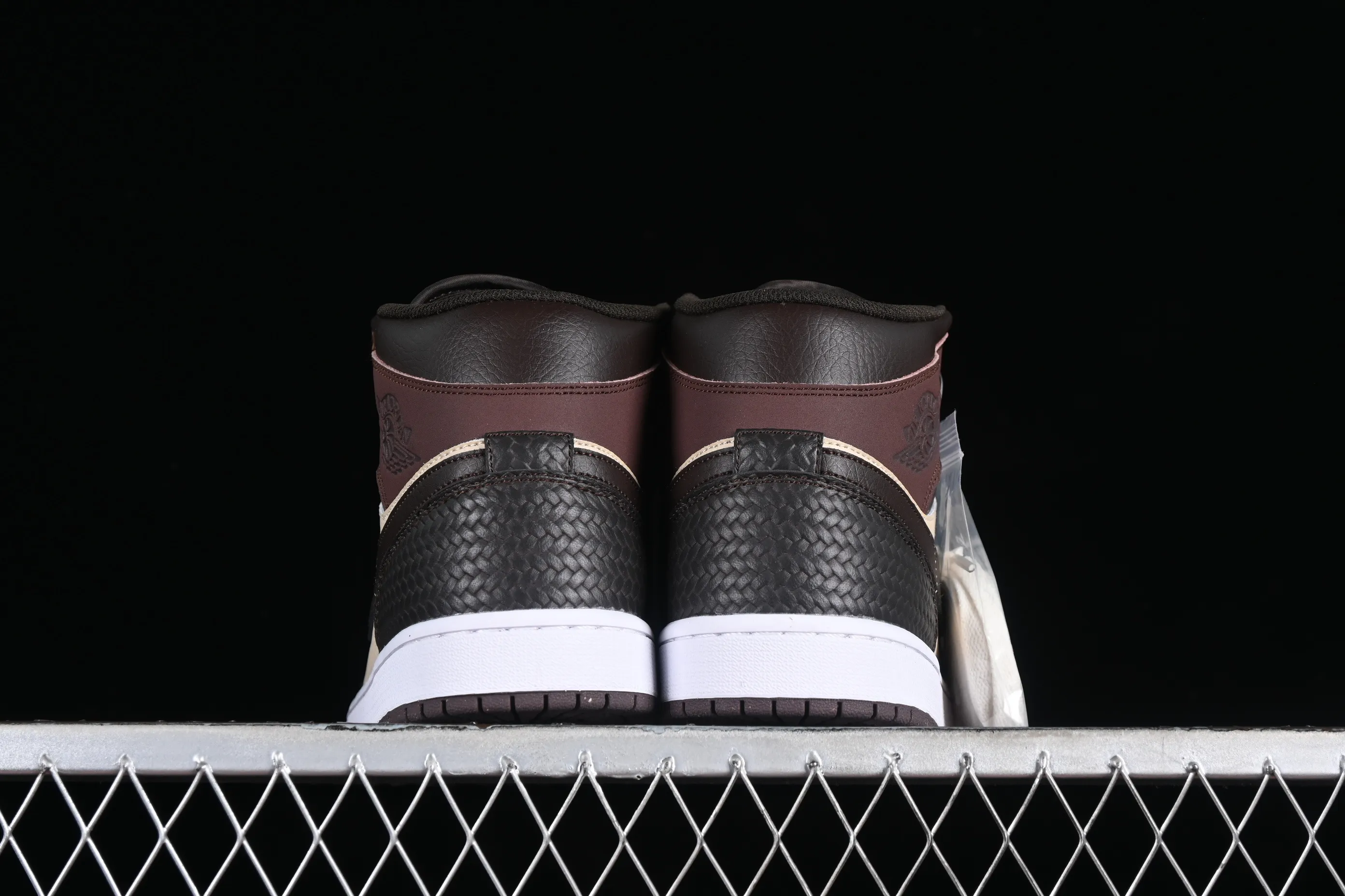All Categories Air Jordan Jordan Series Basketball Shoes Air Jordan 1 Mid Air Jordan 1 Mid AJ1 Joe 1 Velvet Brown Zhongbang Basketball Shoes FZ4359-200